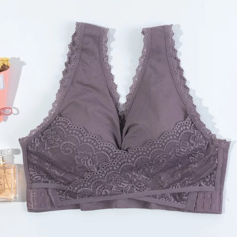 Women's Plus Size Lace Bra - fittedfortheoccasion