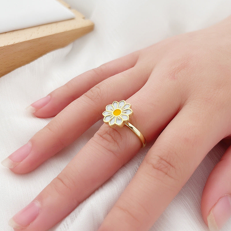 Women's Delicate Daisy Fidget Spinner Ring - fittedfortheoccasion