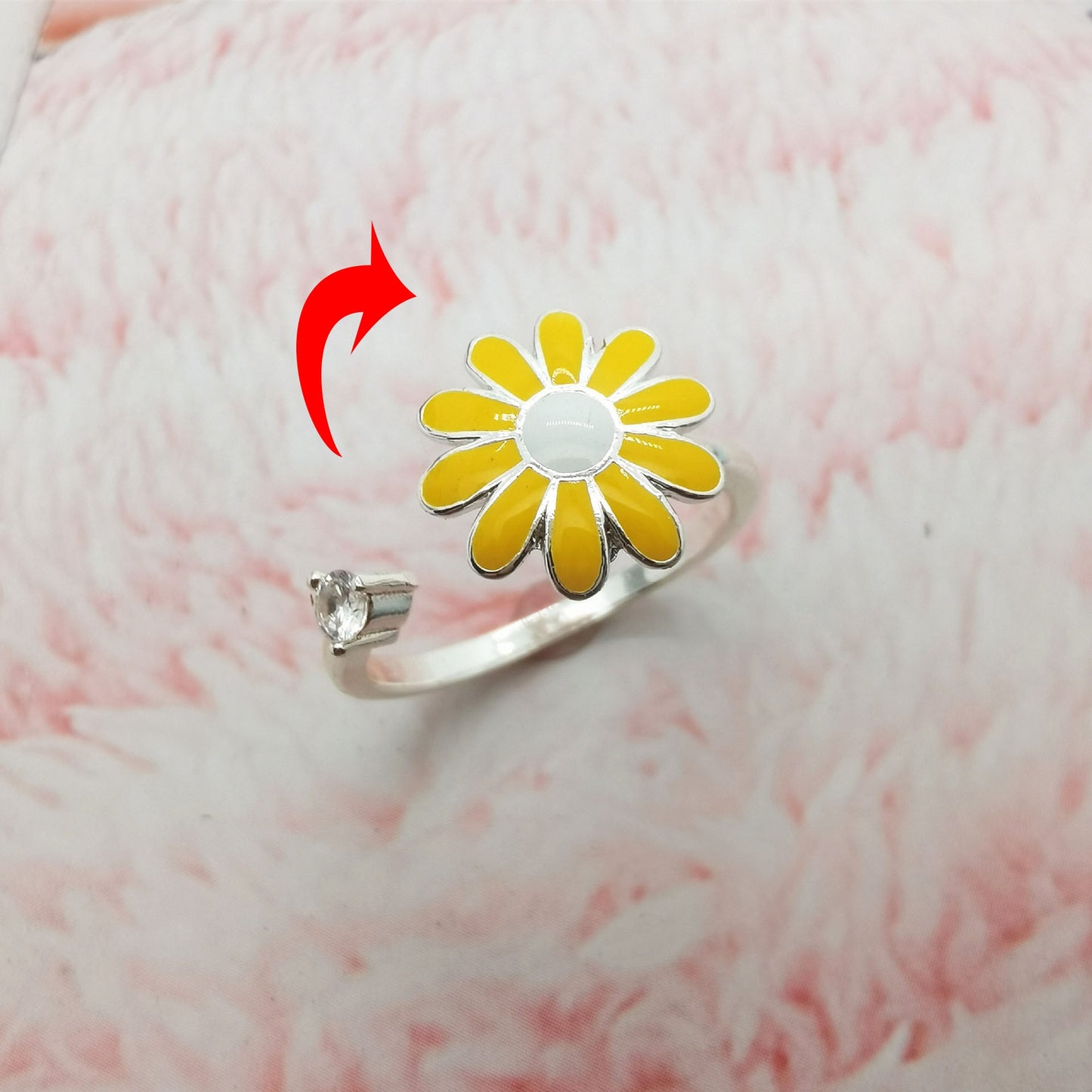 Women's Delicate Daisy Fidget Spinner Ring - fittedfortheoccasion