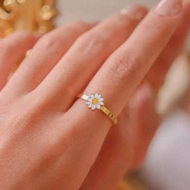 Women's Delicate Daisy Fidget Spinner Ring - fittedfortheoccasion