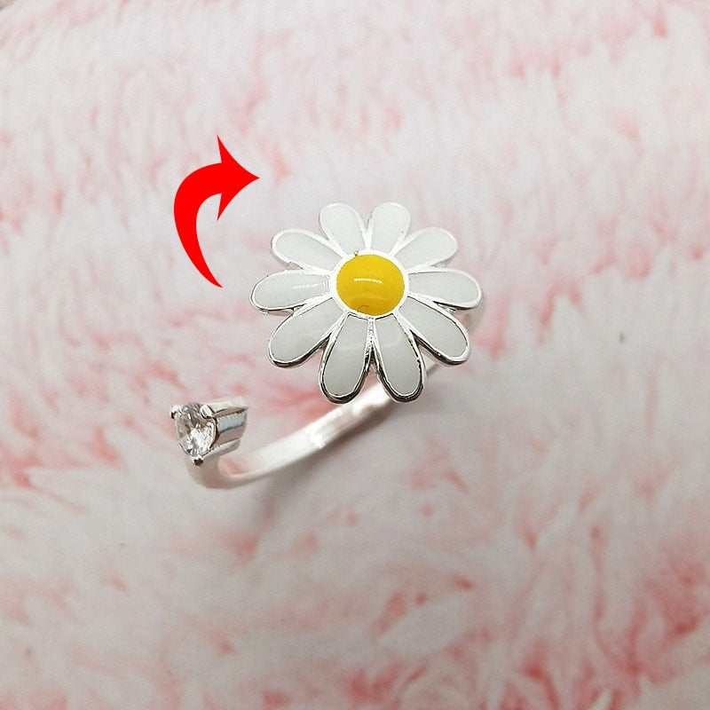 Women's Delicate Daisy Fidget Spinner Ring - fittedfortheoccasion