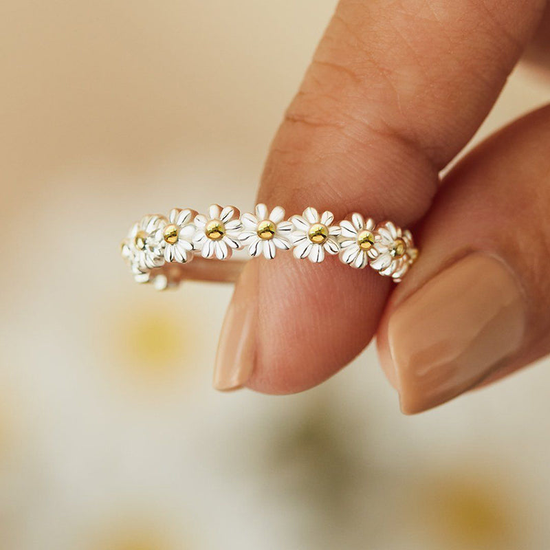 Women's Delicate Daisy Fidget Spinner Ring - fittedfortheoccasion