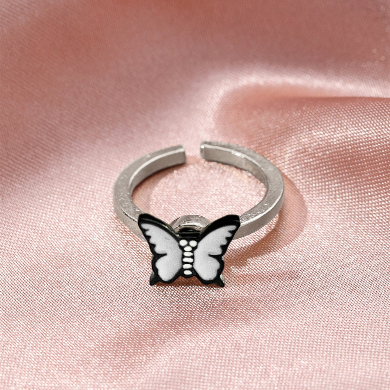 Women's Delicate Daisy Fidget Spinner Ring - fittedfortheoccasion